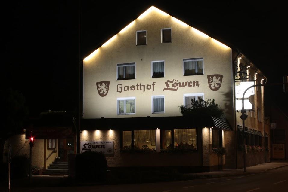 Hotel-Restaurant Lowen Süßen エクステリア 写真