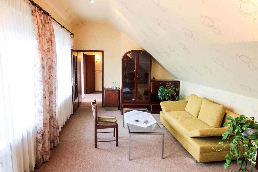 Hotel-Restaurant Lowen Süßen エクステリア 写真
