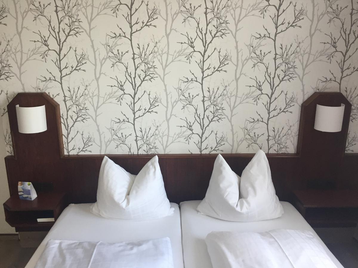 Hotel-Restaurant Lowen Süßen エクステリア 写真